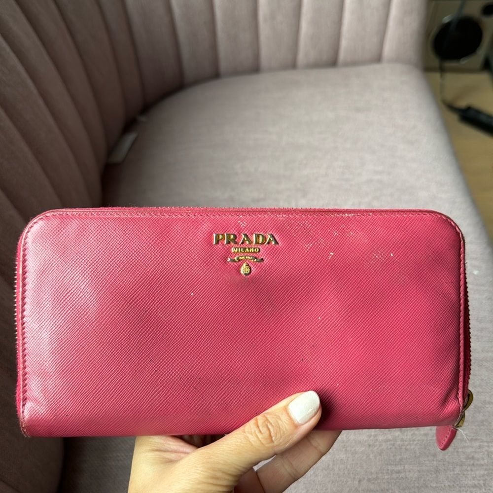 Authentic PRADA logo plate long wallet. Saffiano leather pink.